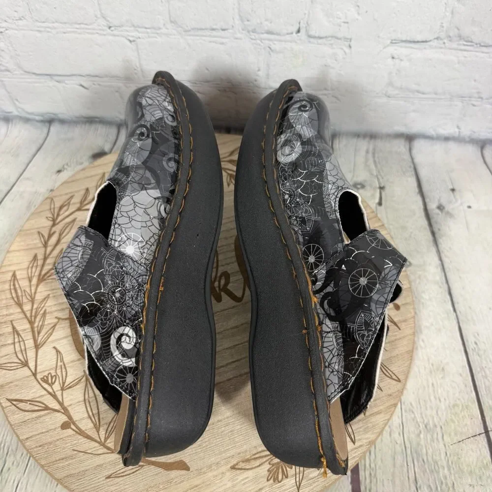 Ingaro Mary Jane Mule Women Size 7.5 Gray Patent Leather Abstract Artsy Shoes